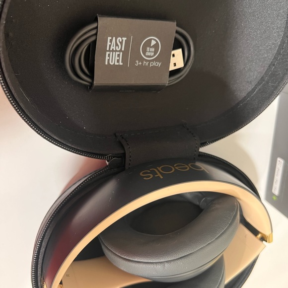 Beats by Dre Studio3 Wireless Skyline Collection Shadow Gray - Picture 6 of 7